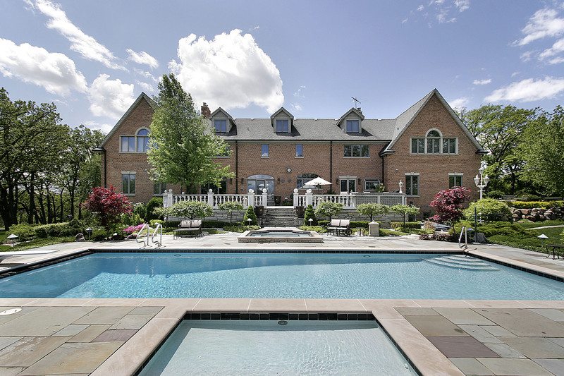 How to Select the Right Pressure Washing Company for Your Million Dollar Home