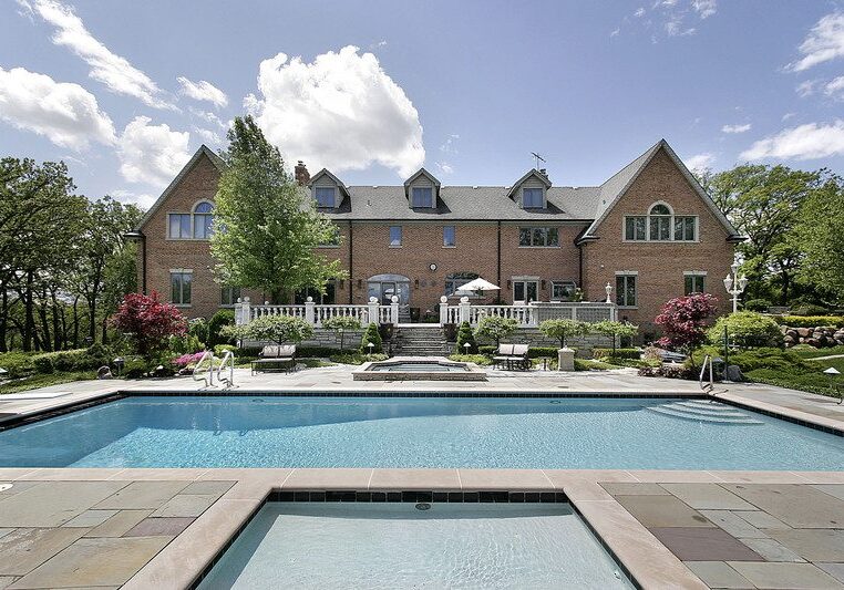 How to Select the Right Pressure Washing Company for Your Million Dollar Home